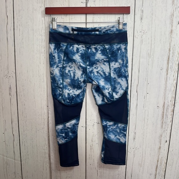 🌻 Lululemon Size 4 Cropped Leggings Reflective Side stripes Mesh Navy and Gray - Picture 2 of 14